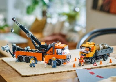 Heavy-Duty Recovery Tow Truck with Crane -