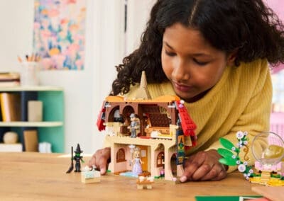 Glinda & Elphaba Visit Munchkinland -